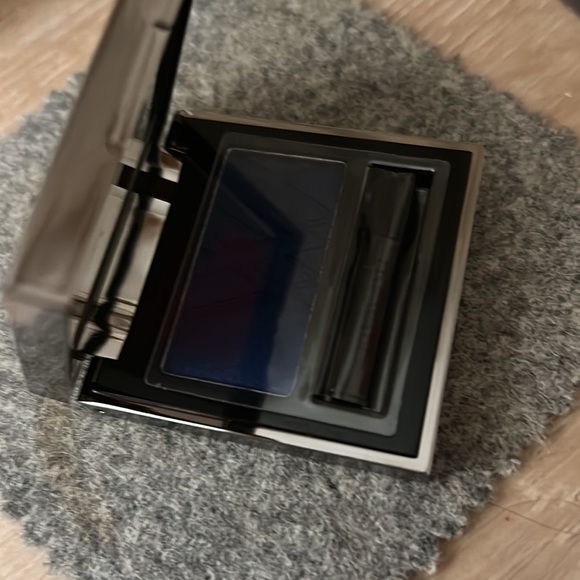 Lise watier eyeshadow - Picture 2 of 2